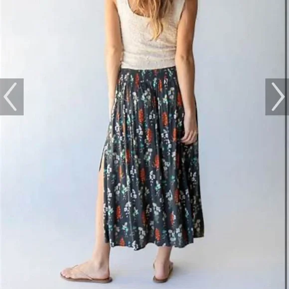 NATURAL LIFE Floral Midi Skirt - Black and Red - Picture 2 of 11